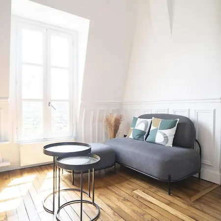 דירה Parisian Cocoon Under The Roofs View Eiffel Tower