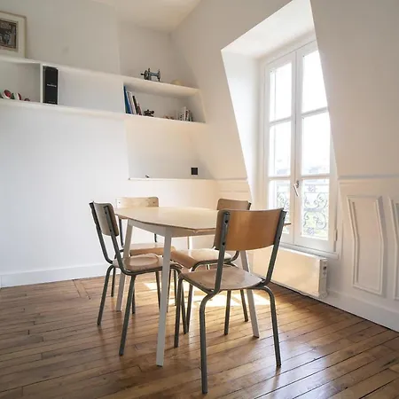 Parisian Cocoon Under The Roofs View Eiffel Tower * פריז