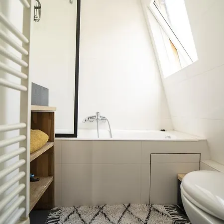 Parisian Cocoon Under The Roofs View Eiffel Tower דירה פריז