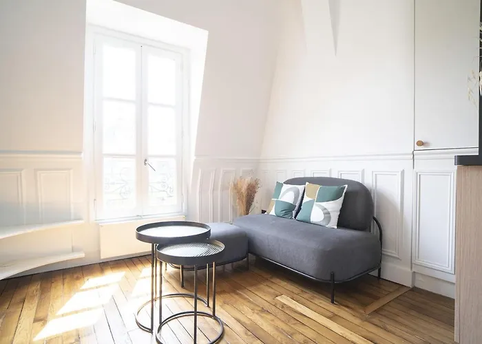 Apartman Parisian Cocoon Under The Roofs View Eiffel Tower