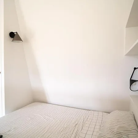 Parisian Cocoon Under The Roofs View Eiffel Tower Appartamento *